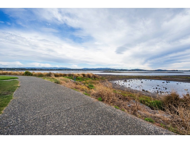 33 Esplanade North, George Town TAS 7253