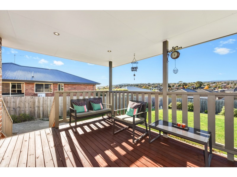 82 Mount Stuart Drive, Newnham TAS 7248