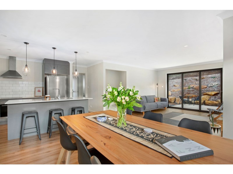 16 Aram Place, Newstead TAS 7250