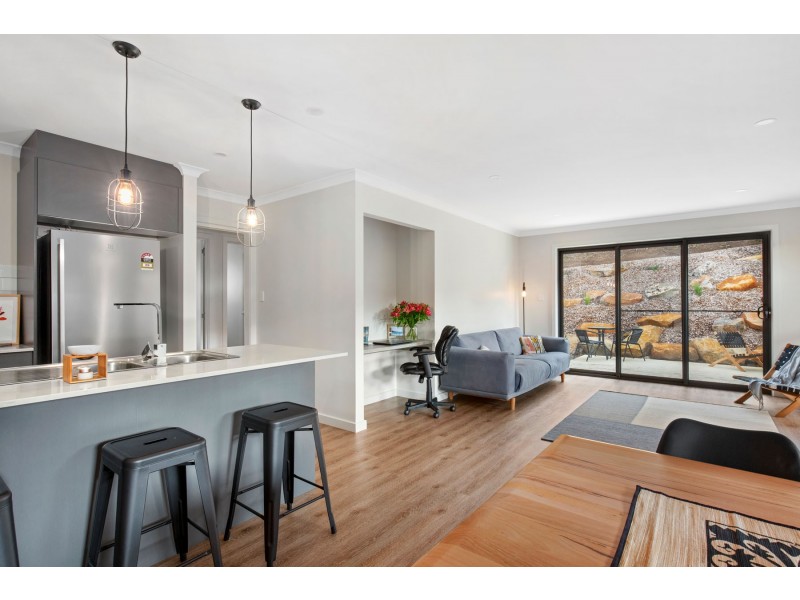 16 Aram Place, Newstead TAS 7250