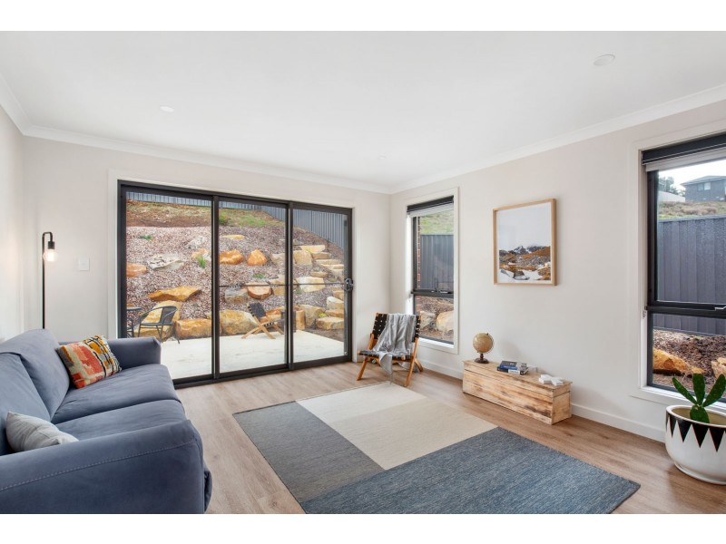 16 Aram Place, Newstead TAS 7250