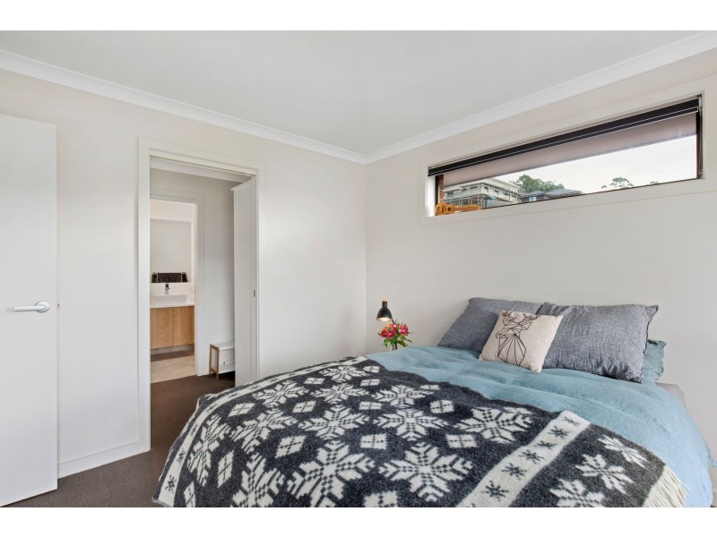 16 Aram Place, Newstead TAS 7250
