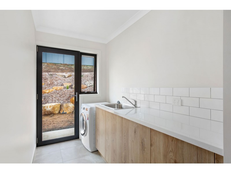 16 Aram Place, Newstead TAS 7250