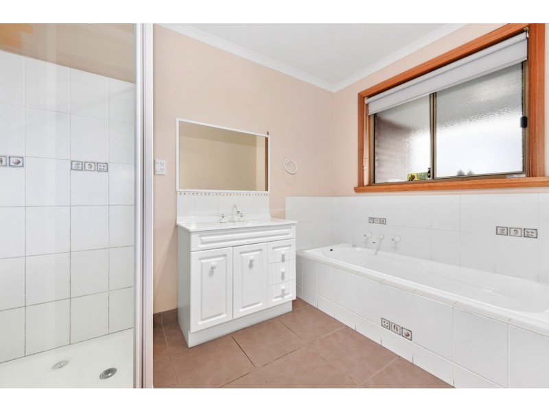 27a Bartlett Grove, Newnham TAS 7248