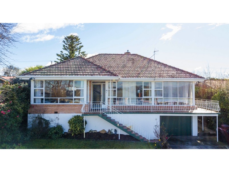 15 Crestview Court, Newnham TAS 7248