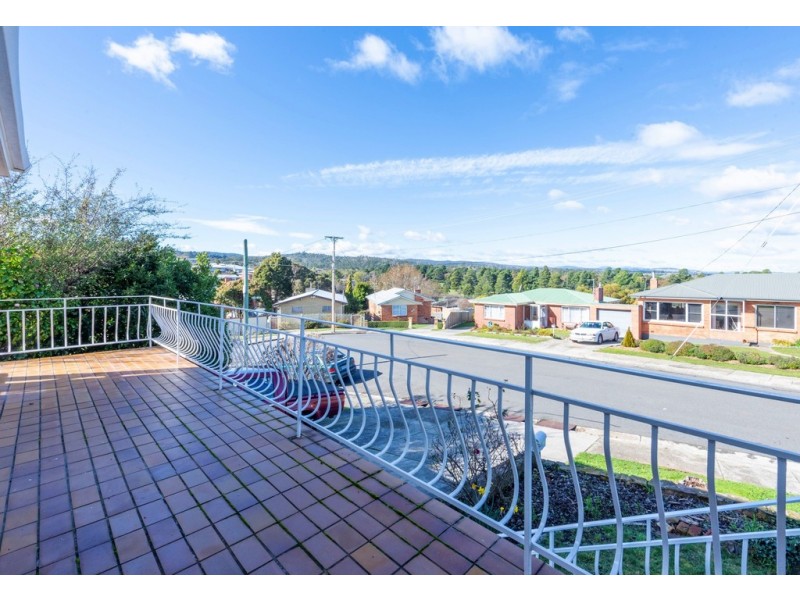15 Crestview Court, Newnham TAS 7248