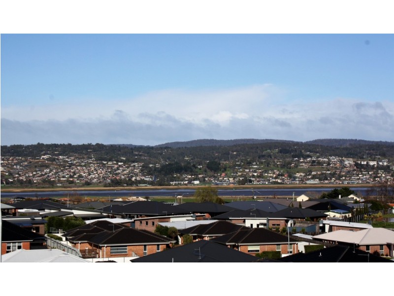 9 Ford Court, Newnham TAS 7248