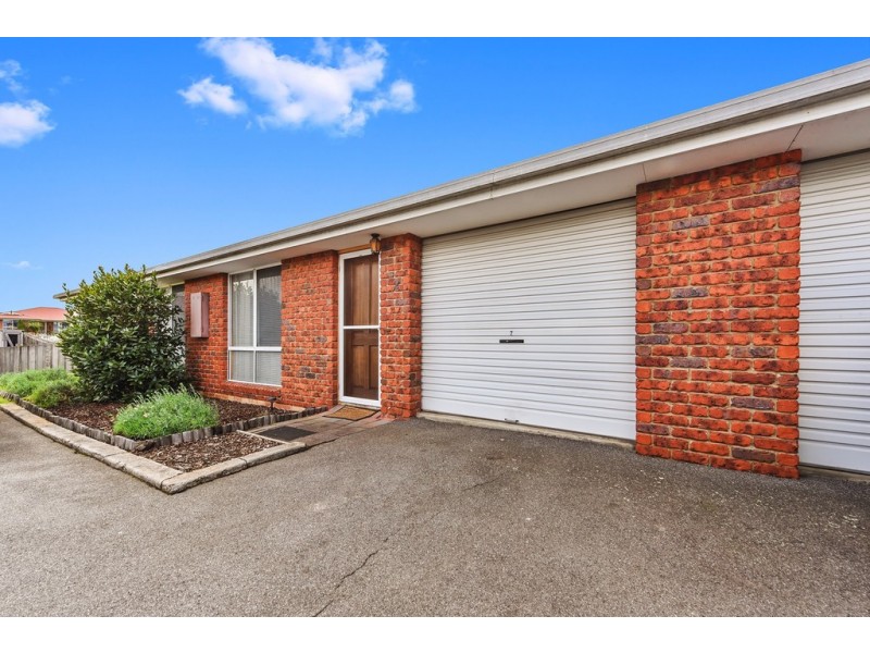 2/12 Drysdale Court, Newnham TAS 7248