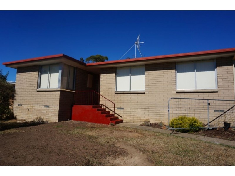 8 Amunsden Street, Ravenswood TAS 7250