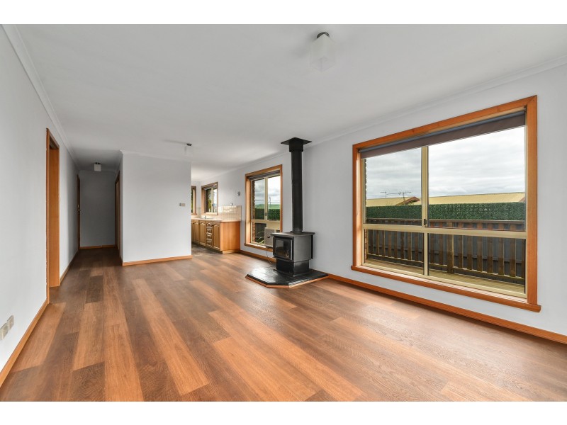 2/18 Bishops Drive, Newnham TAS 7248