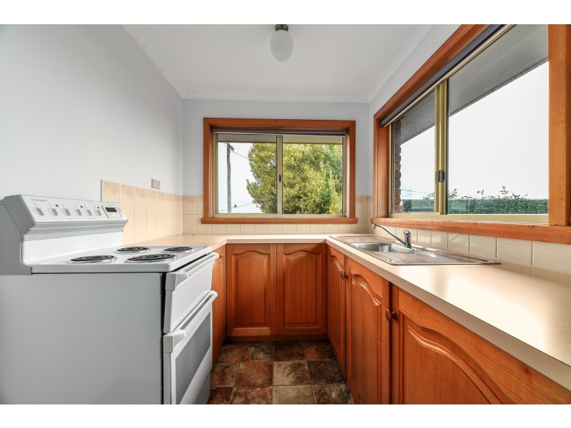 2/18 Bishops Drive, Newnham TAS 7248