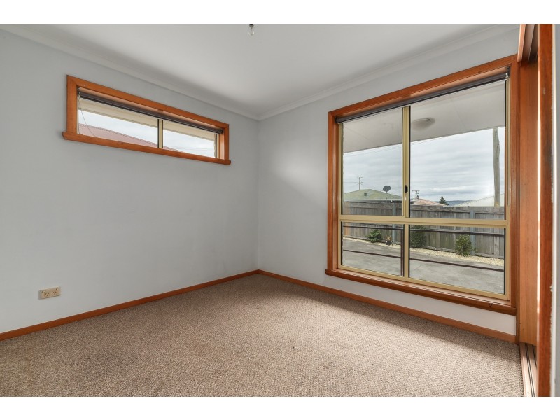 2/18 Bishops Drive, Newnham TAS 7248