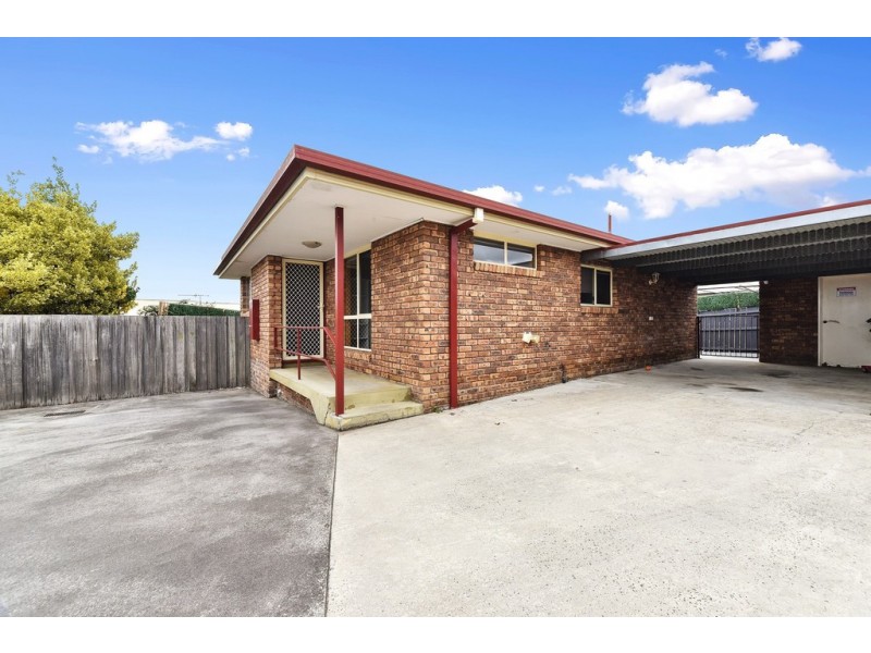 2/18 Bishops Drive, Newnham TAS 7248