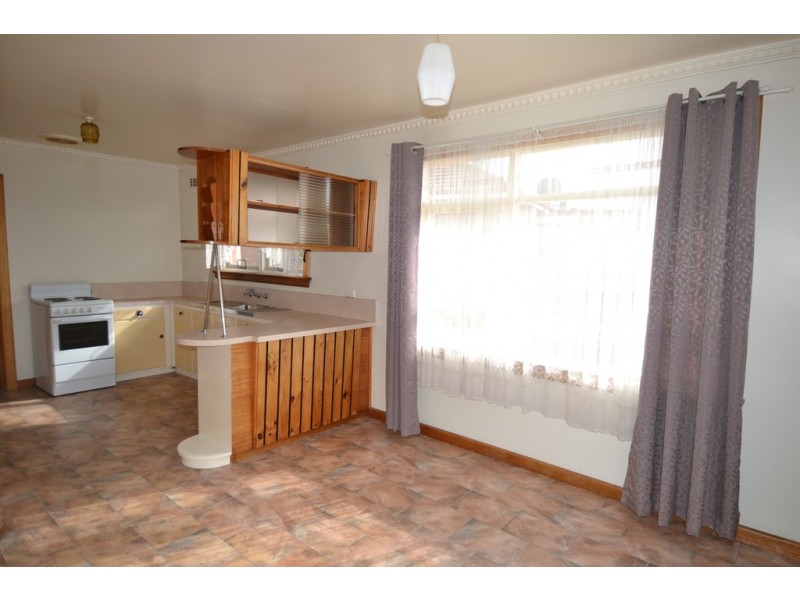 16 Hardinge Avenue, Newnham TAS 7248