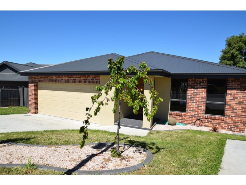27 Dafnis Drive, Newnham TAS 7248