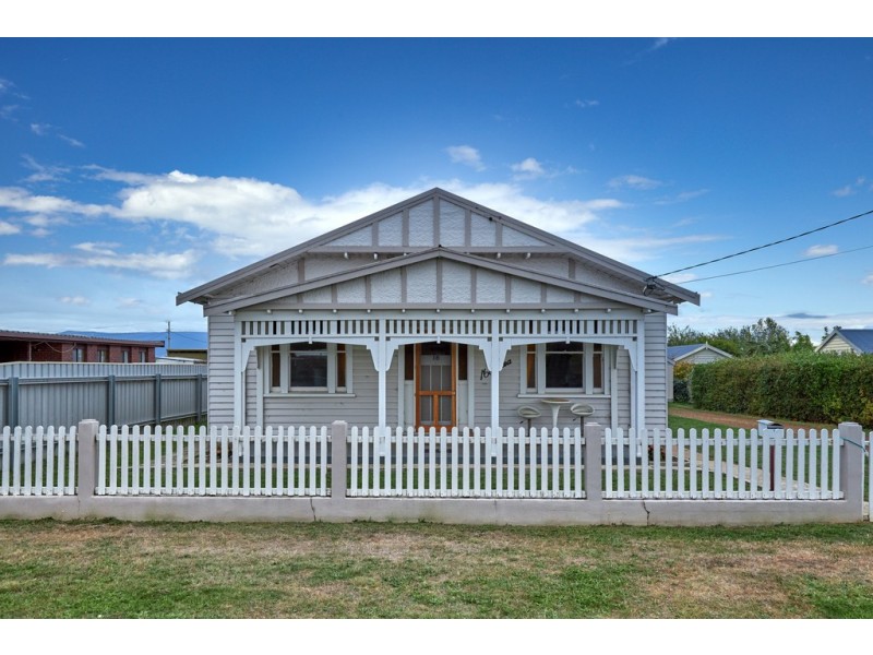 18 Charles Street, Cressy TAS 7302