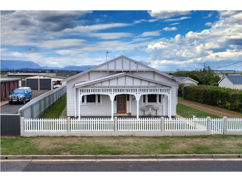 18 Charles Street, Cressy TAS 7302