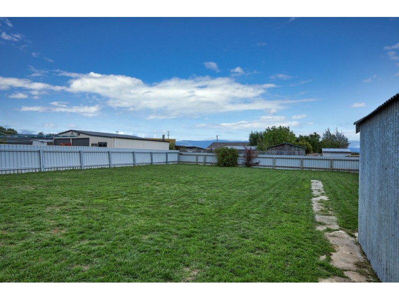 18 Charles Street, Cressy TAS 7302