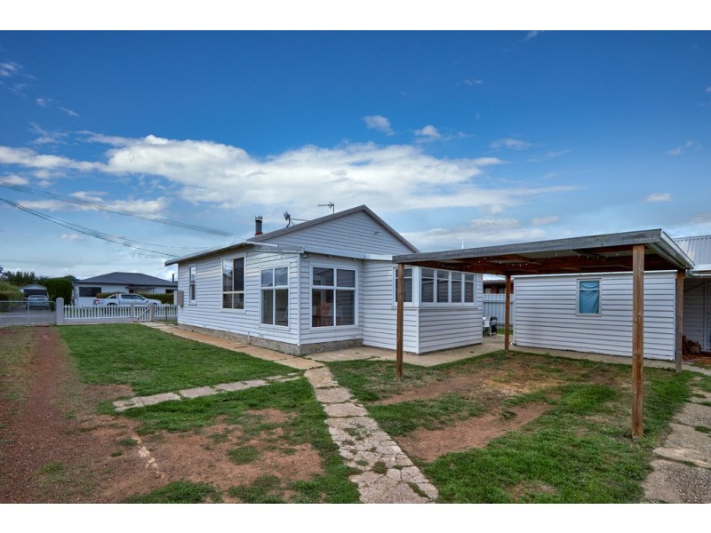 18 Charles Street, Cressy TAS 7302