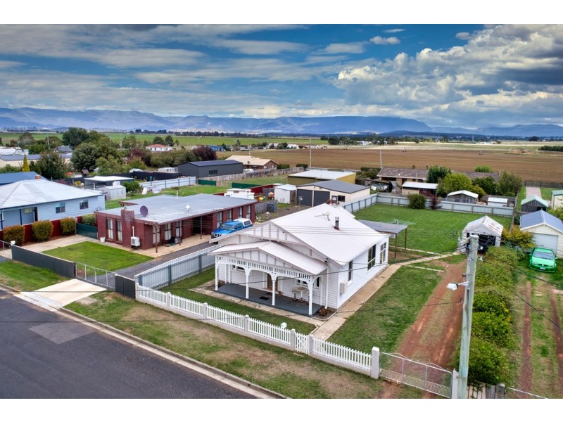 18 Charles Street, Cressy TAS 7302