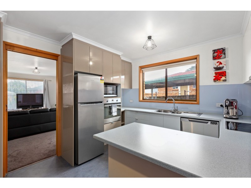2/18 Drysdale Court, Newnham TAS 7248