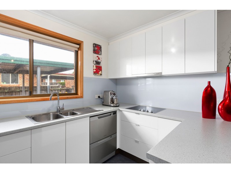 2/18 Drysdale Court, Newnham TAS 7248