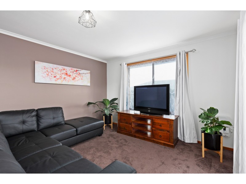 2/18 Drysdale Court, Newnham TAS 7248