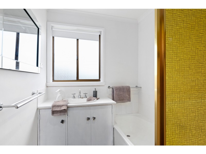 2/18 Drysdale Court, Newnham TAS 7248