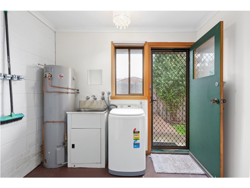2/18 Drysdale Court, Newnham TAS 7248