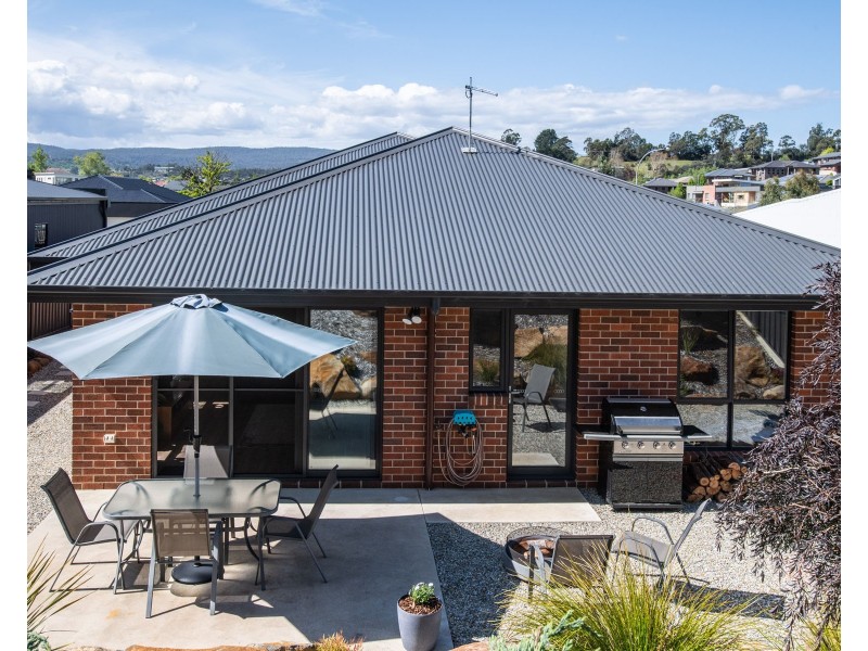 16 Aram Place, Newstead TAS 7250