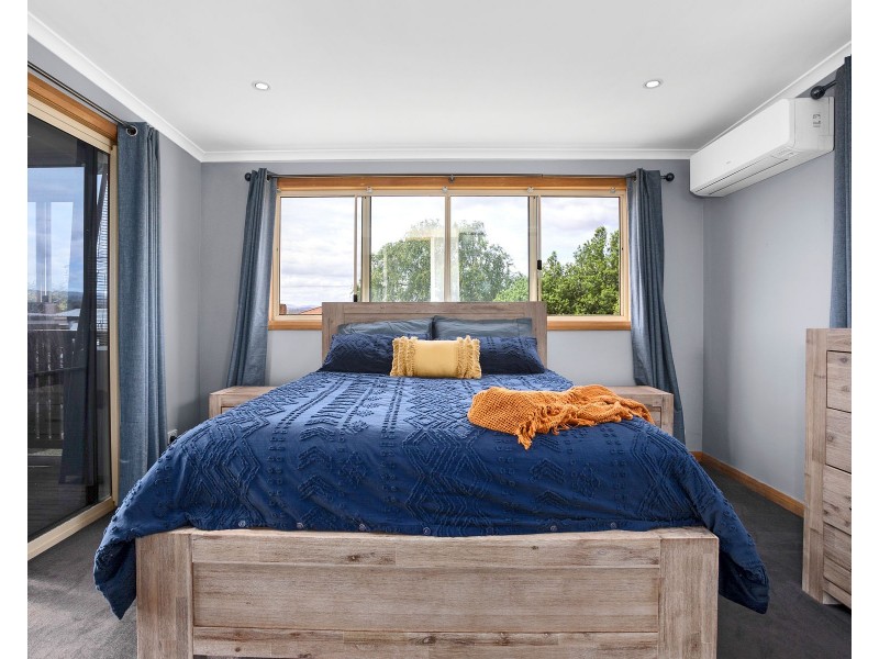 10 Paringa Avenue, Newnham TAS 7248