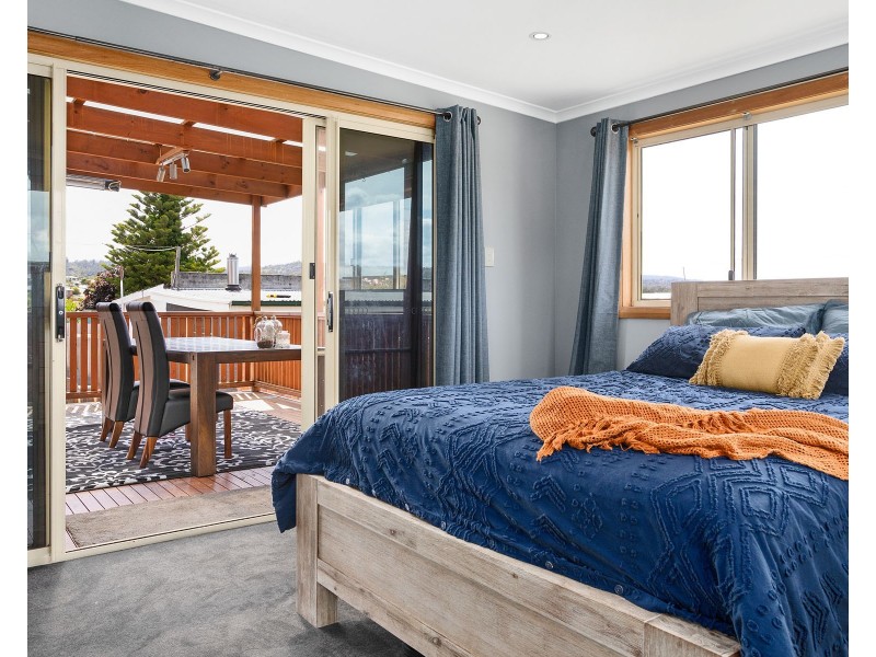 10 Paringa Avenue, Newnham TAS 7248