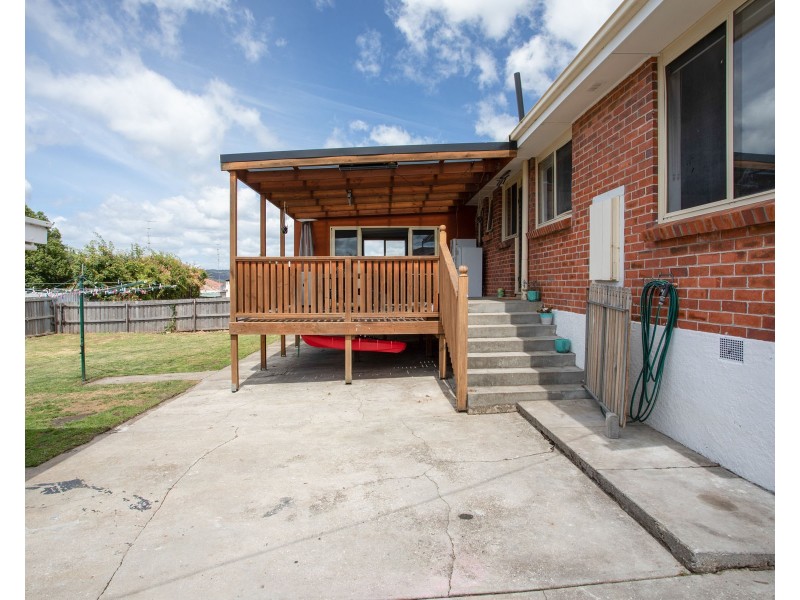 10 Paringa Avenue, Newnham TAS 7248