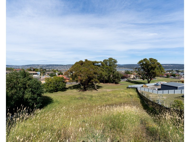 11 Monet Place, Newnham TAS 7248