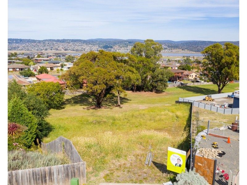11 Monet Place, Newnham TAS 7248