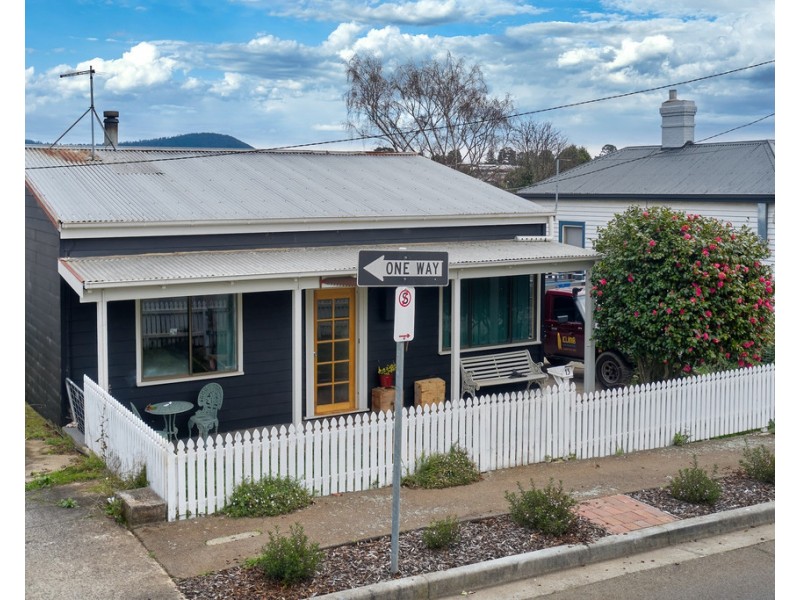 13 Charles Street, Scottsdale TAS 7260