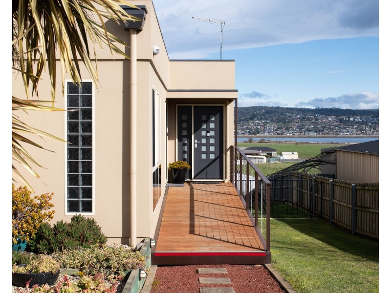 11 Sarinda Close, Newnham TAS 7248