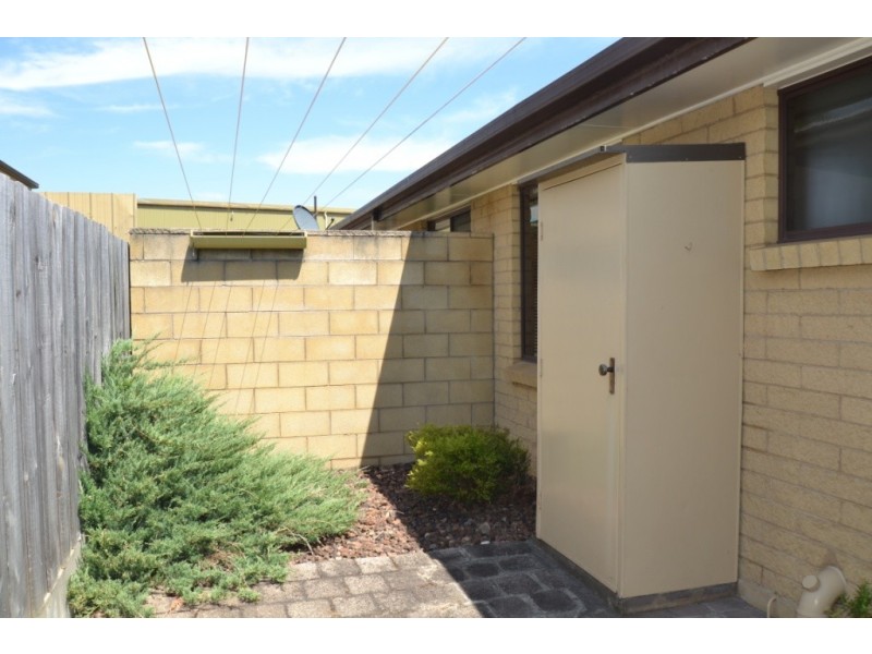1/9 Barton Street, Mowbray TAS 7248