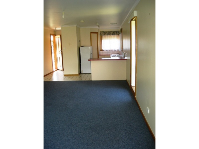 1/5-7 Newnham Close, Newnham TAS 7248