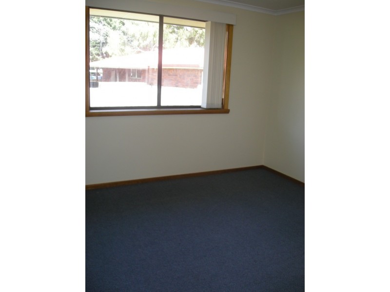 1/5-7 Newnham Close, Newnham TAS 7248