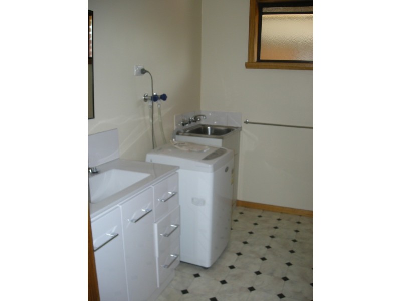 1/5-7 Newnham Close, Newnham TAS 7248