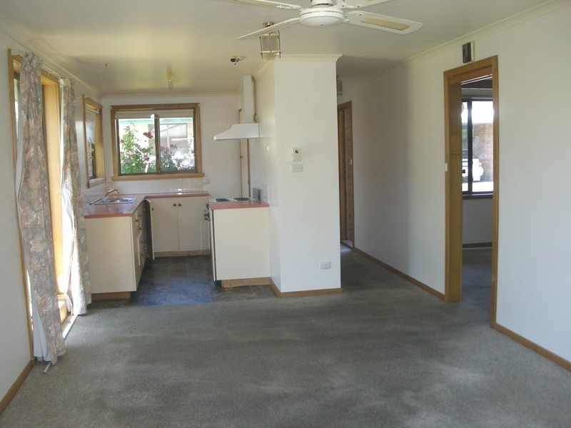 1/6 Norman Court, Newnham TAS 7248