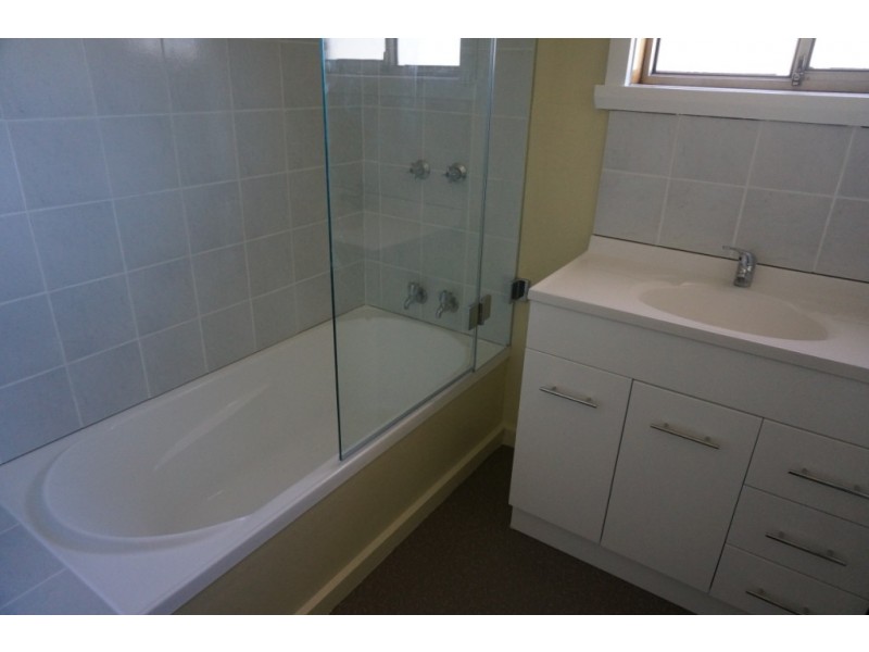 8 Amundsen Street, Ravenswood TAS 7250