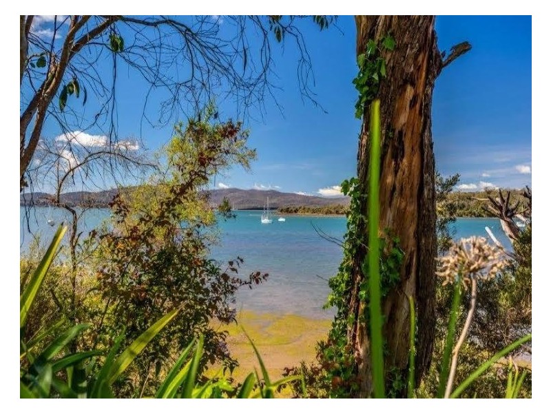 48 Flinders St, Beauty Point TAS 7270