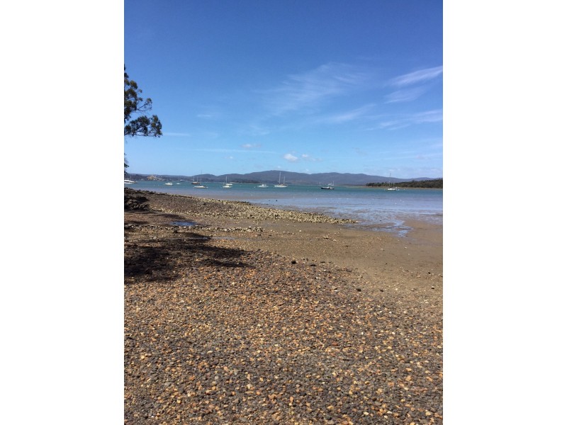 48 Flinders St, Beauty Point TAS 7270