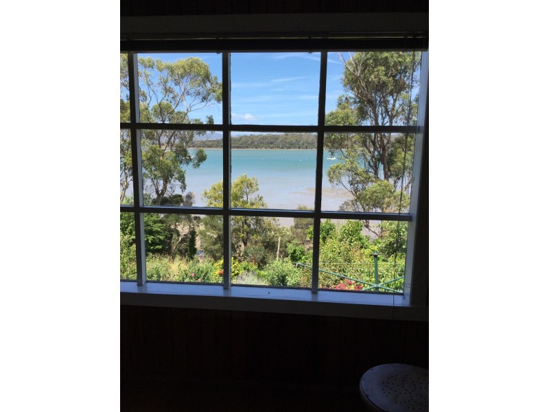 48 Flinders St, Beauty Point TAS 7270