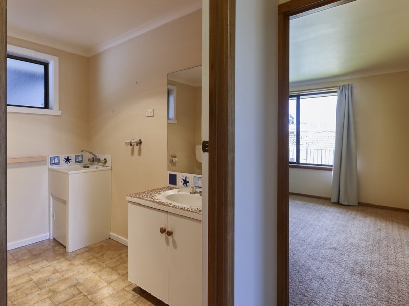 5/9 Norman Court, Newnham TAS 7248