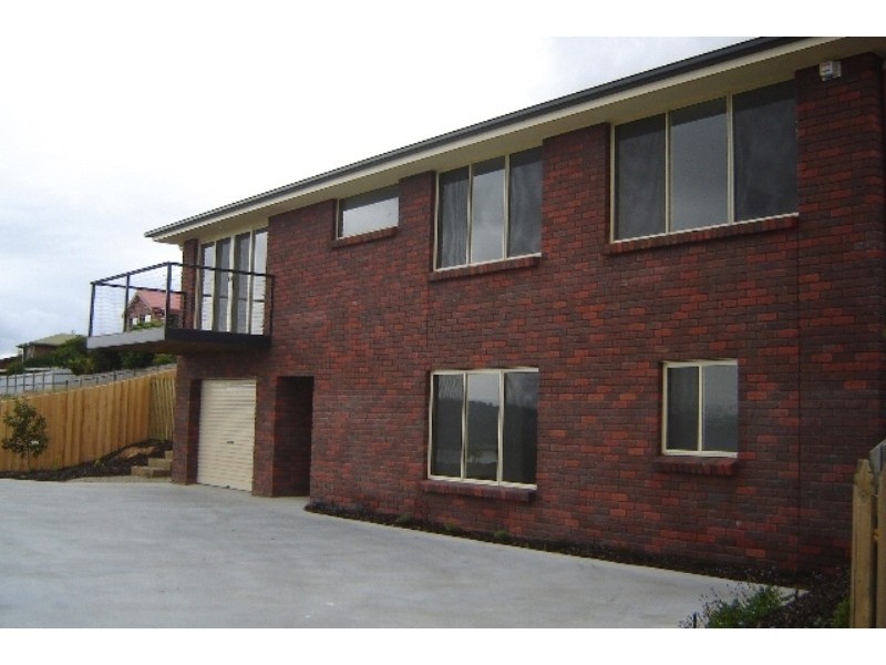 2/4 Monet Place, Newnham TAS 7248