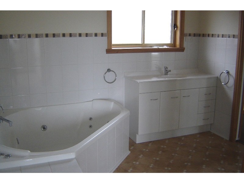 2/4 Monet Place, Newnham TAS 7248