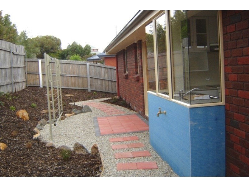 2/4 Monet Place, Newnham TAS 7248